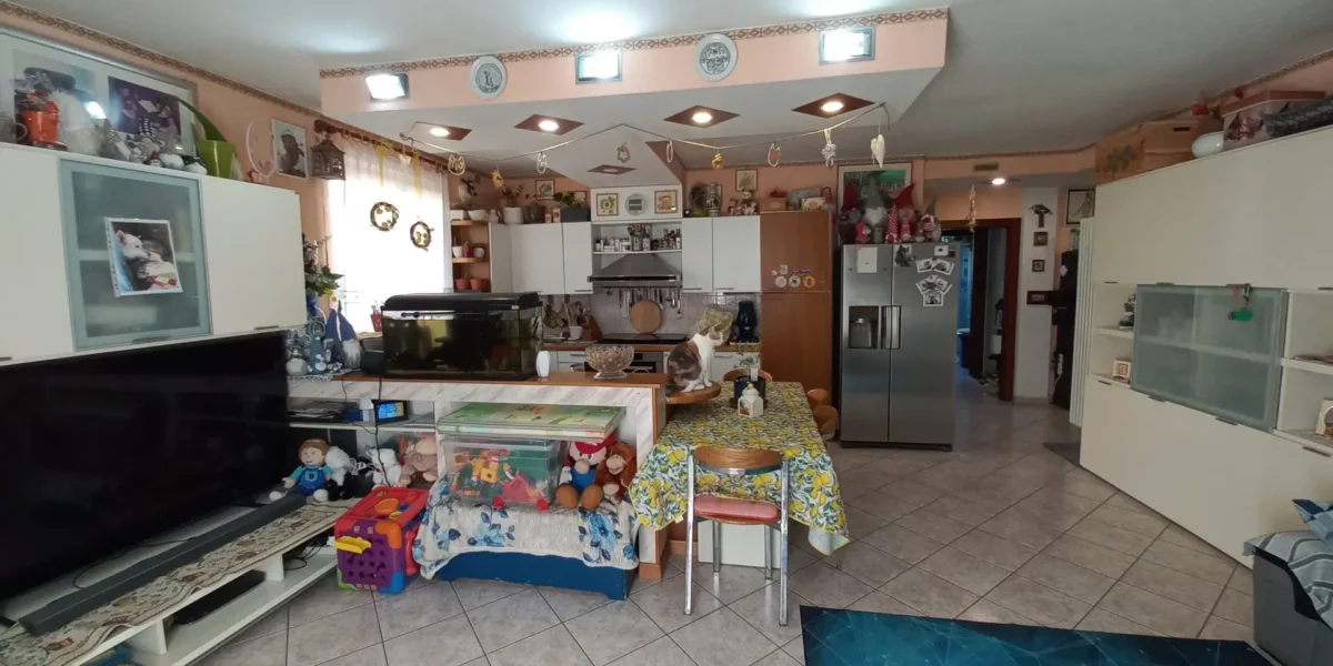 APPARTAMENTO TRE STANZE CON GIARDINO