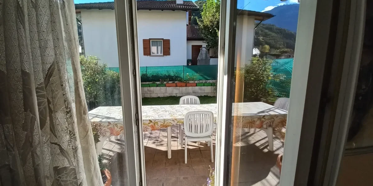 APPARTAMENTO TRE STANZE CON GIARDINO