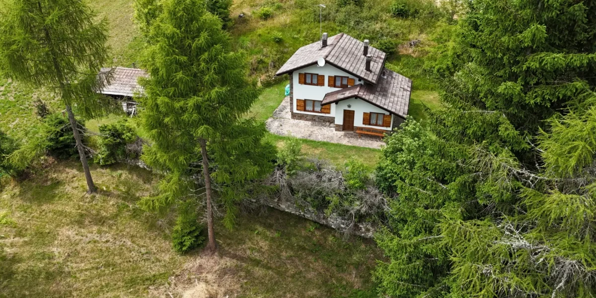 VILLINO IN MONTAGNA, UN RIFUGIO ESCLUSIVO NEL VERDE DEL LAGORAI