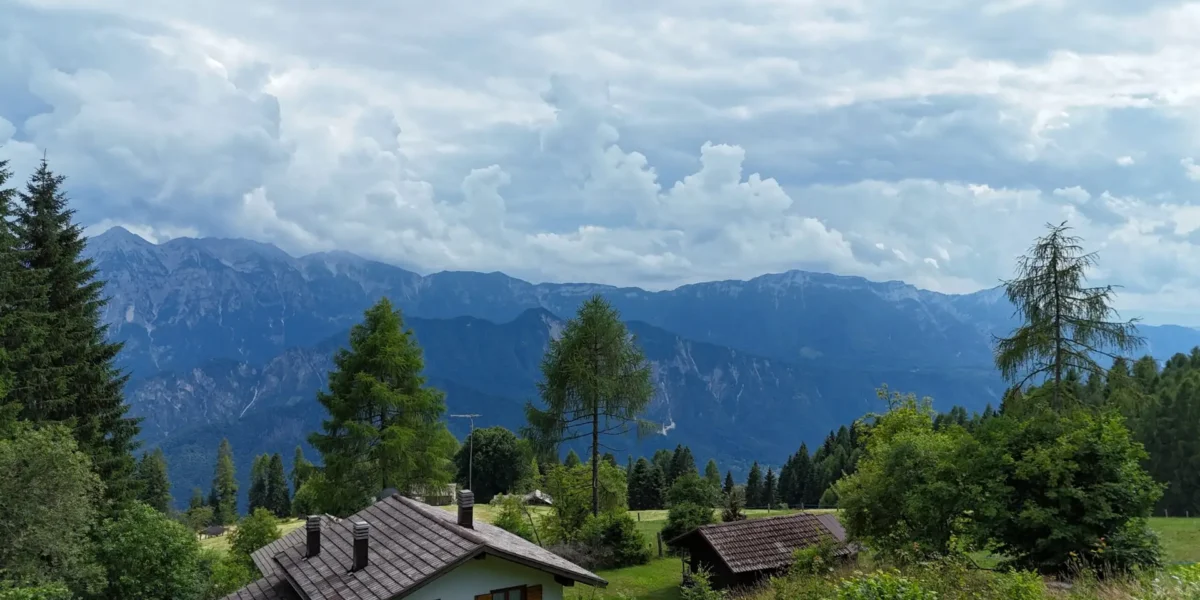 VILLINO IN MONTAGNA, UN RIFUGIO ESCLUSIVO NEL VERDE DEL LAGORAI
