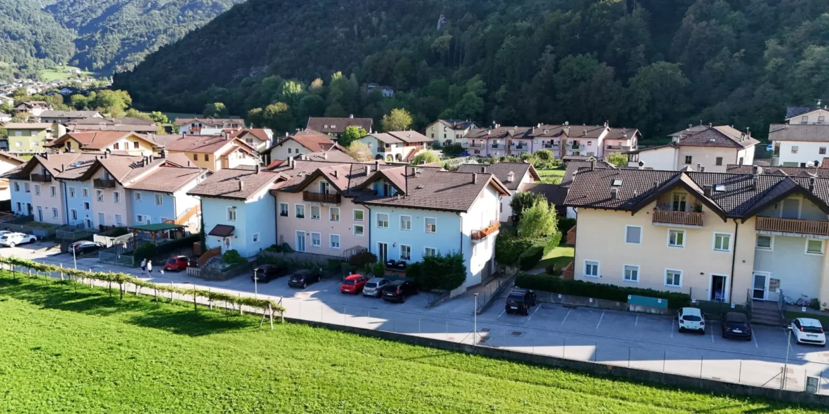 APPARTAMENTO TRE STANZE CON GIARDINO