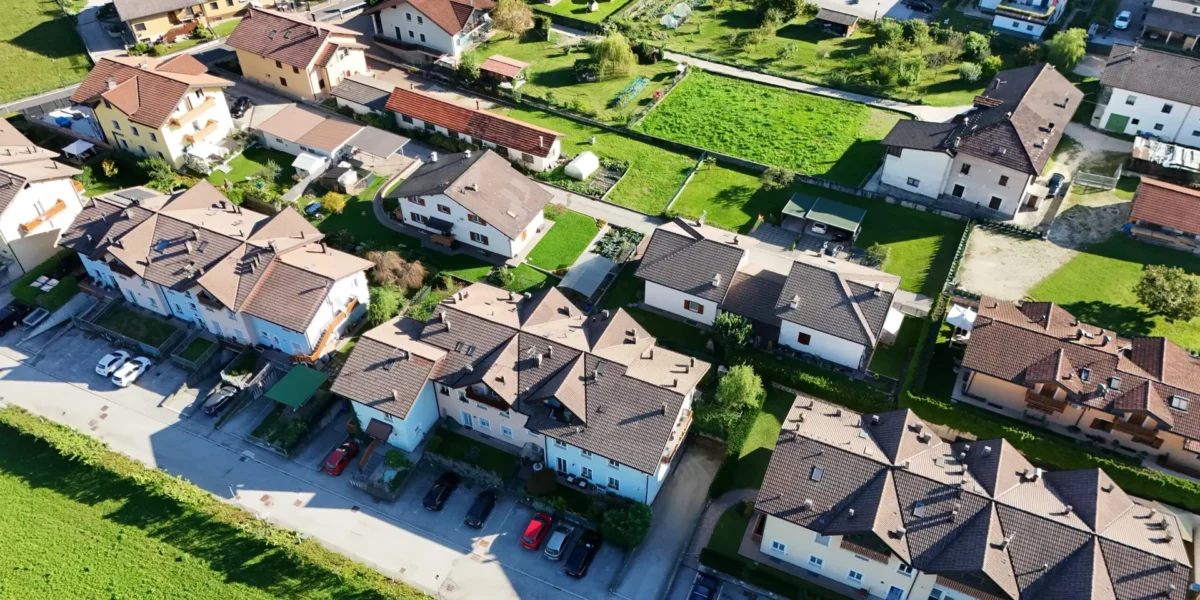 APPARTAMENTO TRE STANZE CON GIARDINO