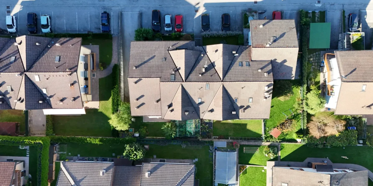 APPARTAMENTO TRE STANZE CON GIARDINO