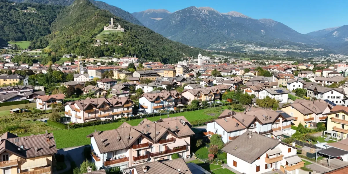 APPARTAMENTO TRE STANZE CON GIARDINO