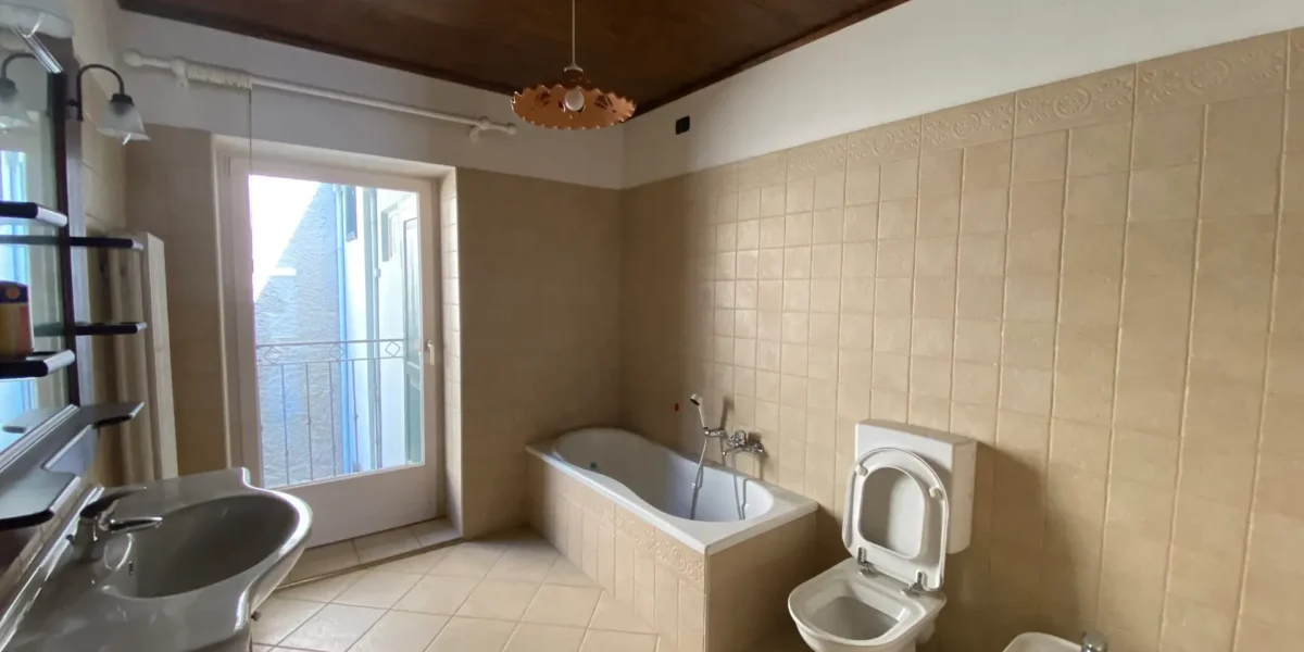 AMPIO APPARTAMENTO QUADRILOCALE