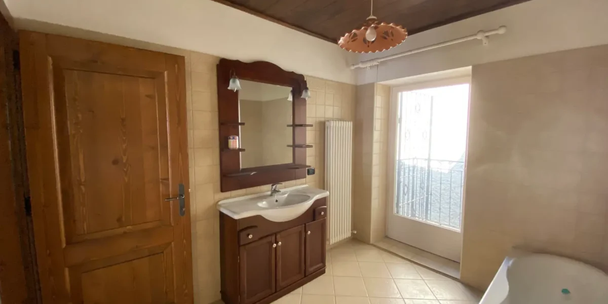 AMPIO APPARTAMENTO QUADRILOCALE