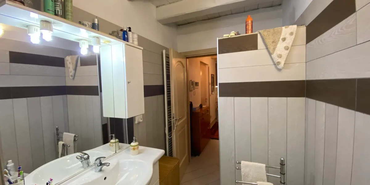 VILLETTA BIFAMILIARE – DUE UNITA’