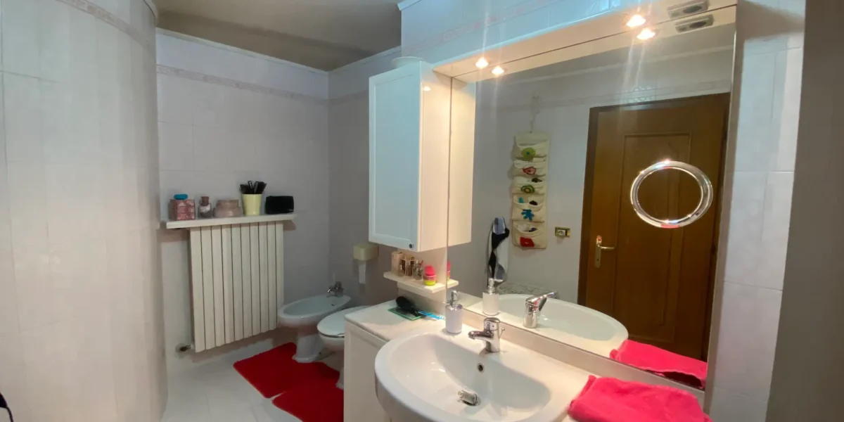 AMPIO APPARTAMENTO QUADRILOCALE