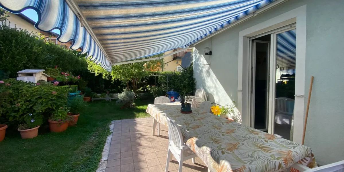 APPARTAMENTO TRE STANZE CON GIARDINO