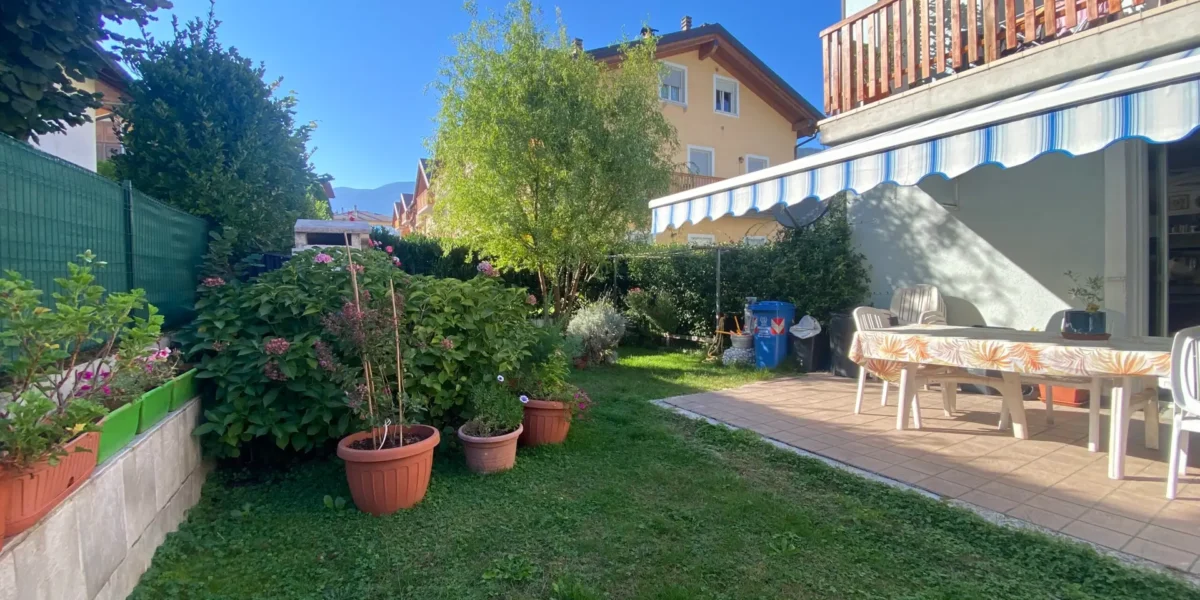 APPARTAMENTO TRE STANZE CON GIARDINO