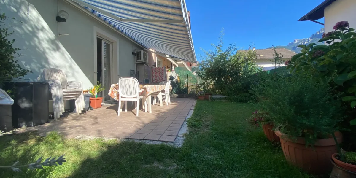 APPARTAMENTO TRE STANZE CON GIARDINO