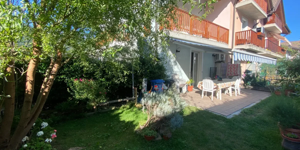 APPARTAMENTO TRE STANZE CON GIARDINO