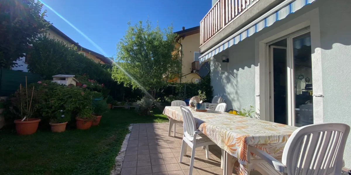 APPARTAMENTO TRE STANZE CON GIARDINO