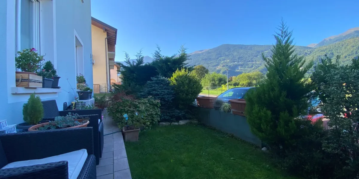 APPARTAMENTO TRE STANZE CON GIARDINO