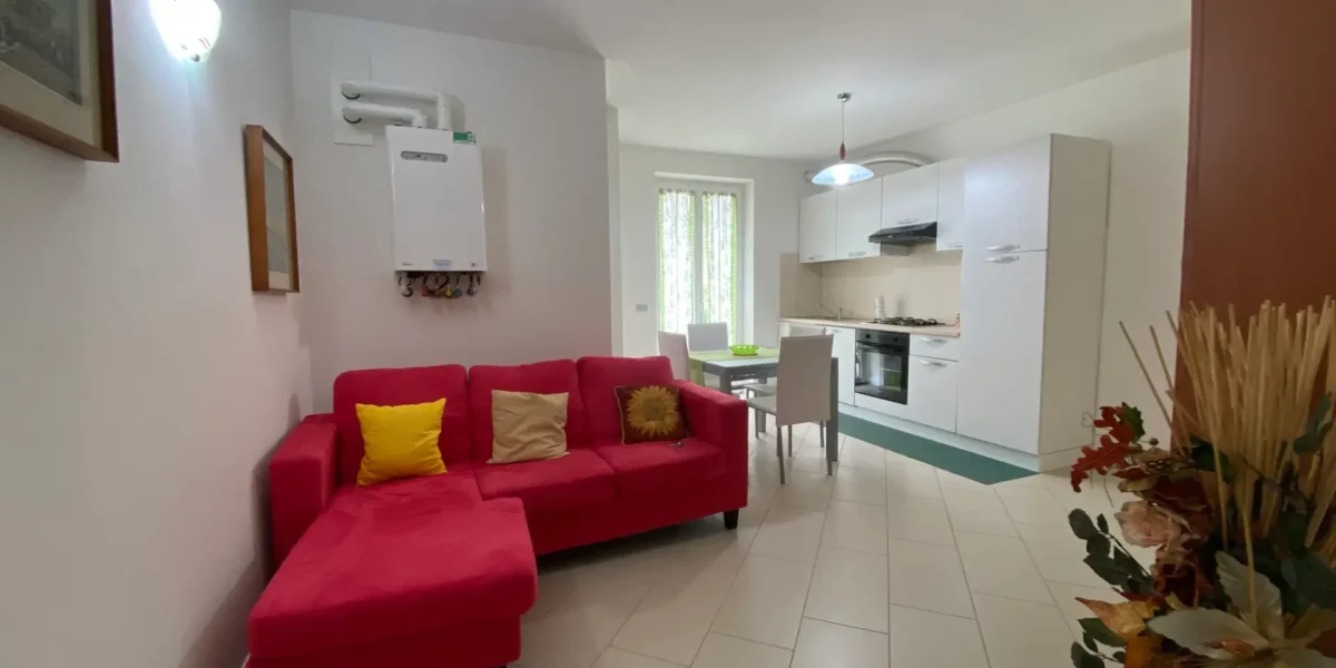 APPARTAMENTO TRILOCALE CON GIARDINO