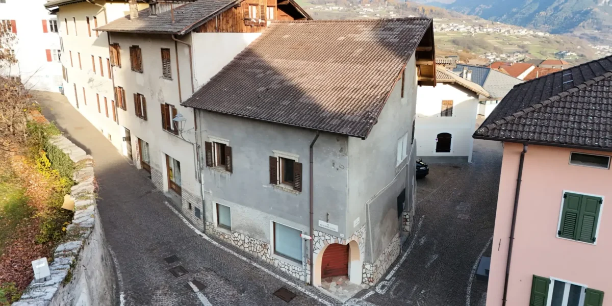 PORZIONE DI CASA NEL CENTRO STORICO