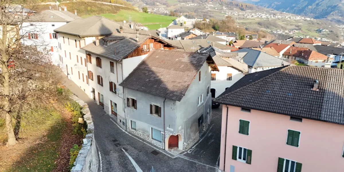 PORZIONE DI CASA NEL CENTRO STORICO