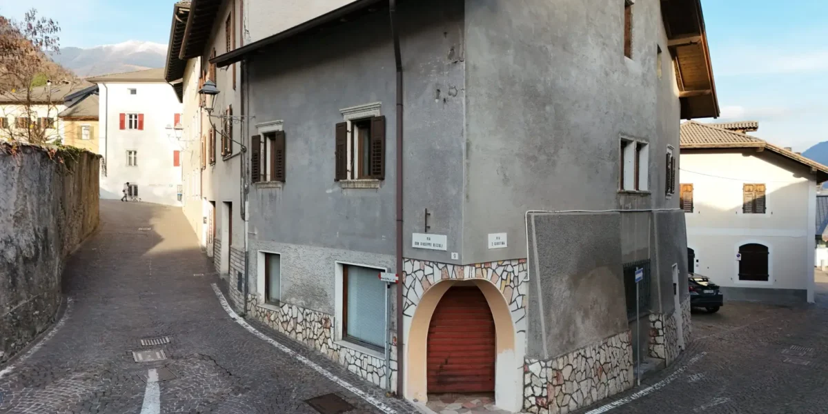 PORZIONE DI CASA NEL CENTRO STORICO