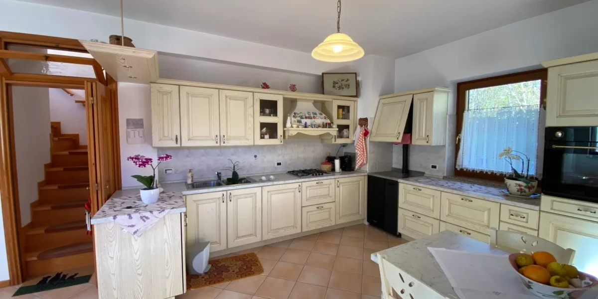 VILLA E ATTIVITA’ AGRICOLA IN UN’UNICA SOLUZIONE