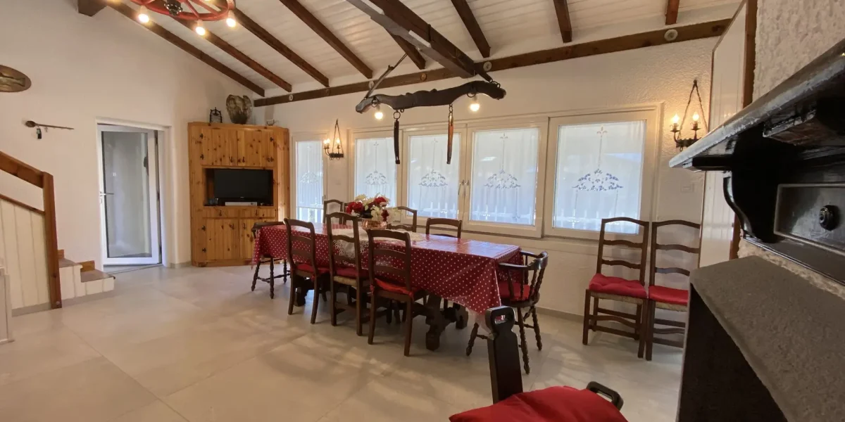 LA TUA VILLA AL LAGO: Privacy, Verde e Comfort a Levico Terme