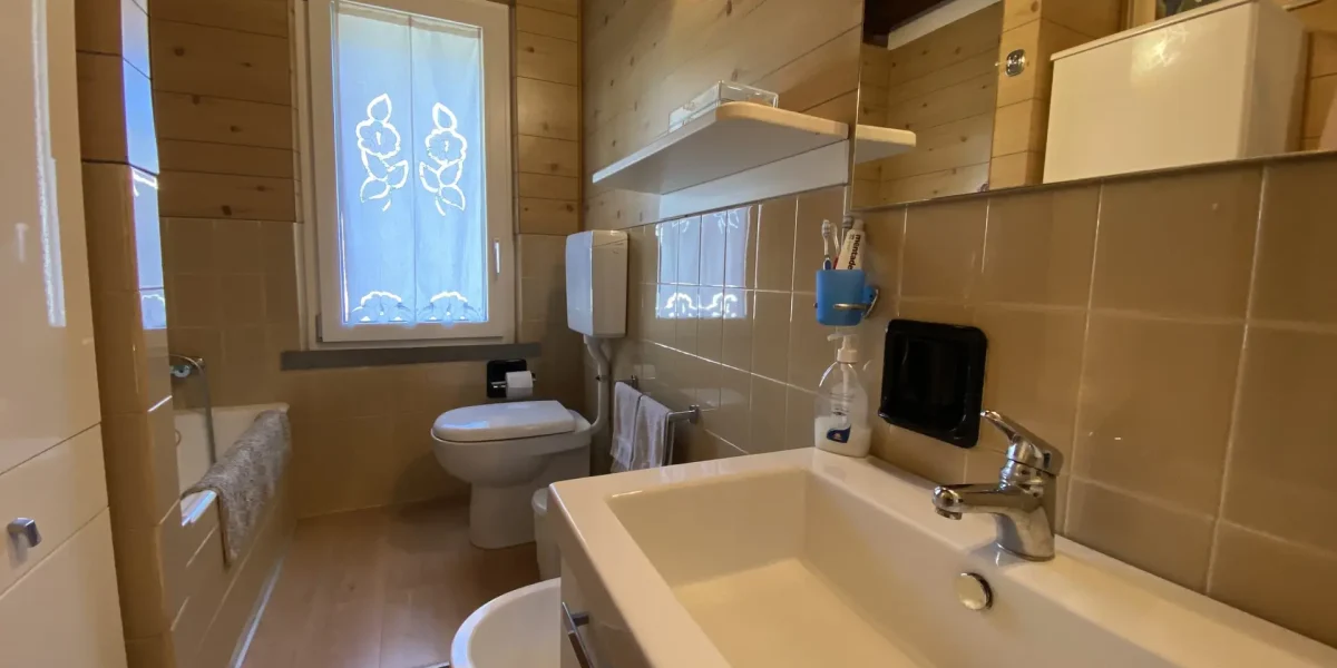 LA TUA VILLA AL LAGO: Privacy, Verde e Comfort a Levico Terme