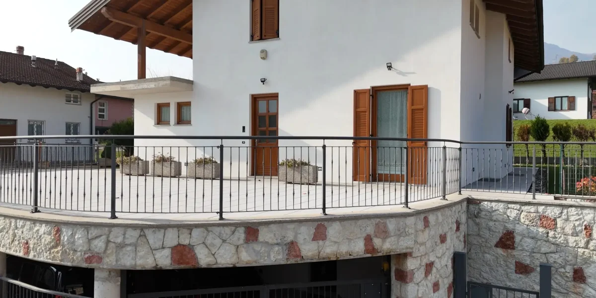 SPLENDIDA VILLA SINGOLA CON AMPI SPAZI E TERRAZZA PANORAMICA