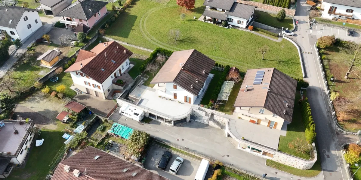 SPLENDIDA VILLA SINGOLA CON AMPI SPAZI E TERRAZZA PANORAMICA
