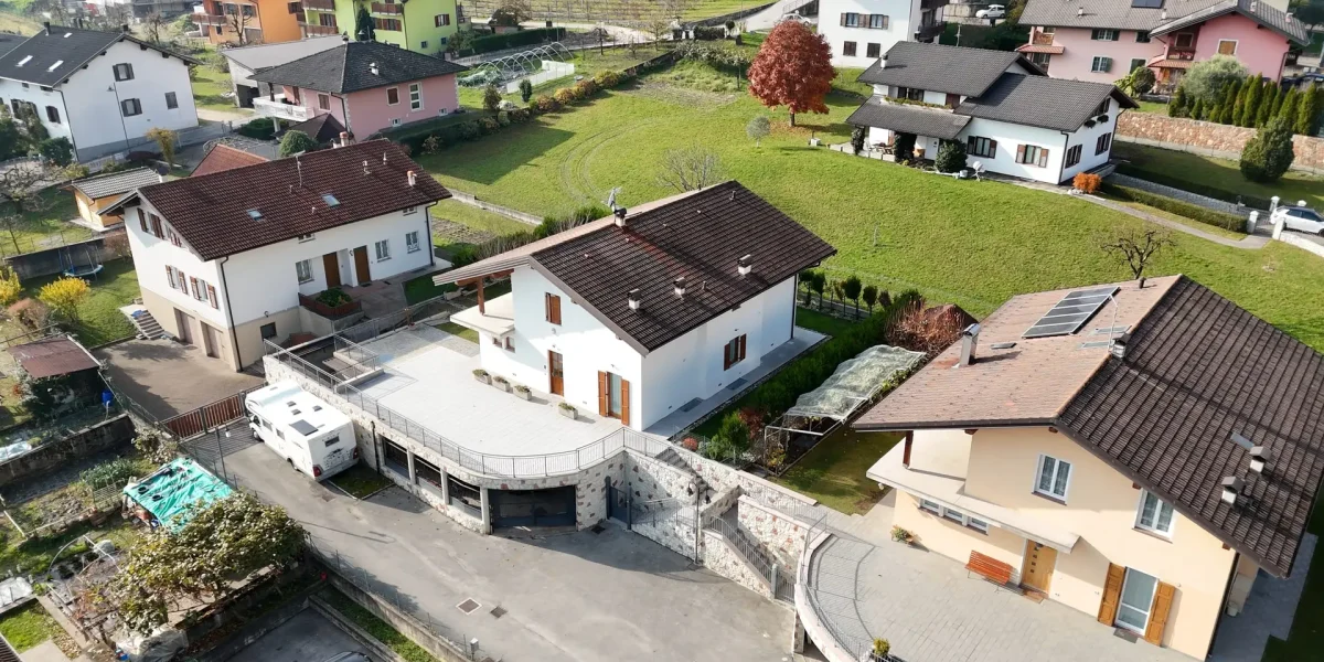 SPLENDIDA VILLA SINGOLA CON AMPI SPAZI E TERRAZZA PANORAMICA