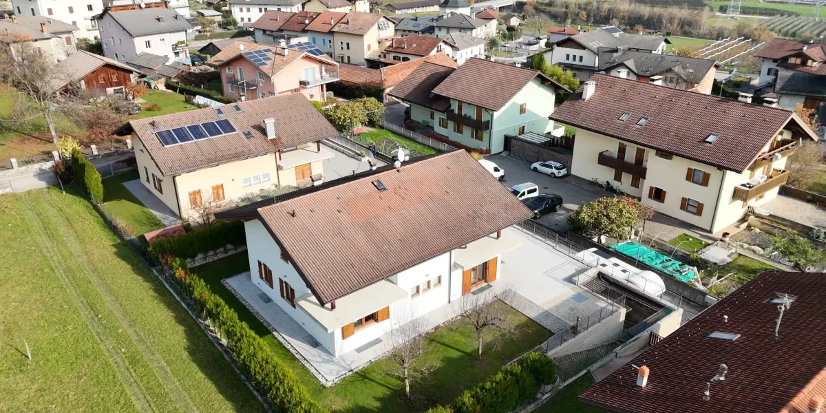 SPLENDIDA VILLA SINGOLA CON AMPI SPAZI E TERRAZZA PANORAMICA