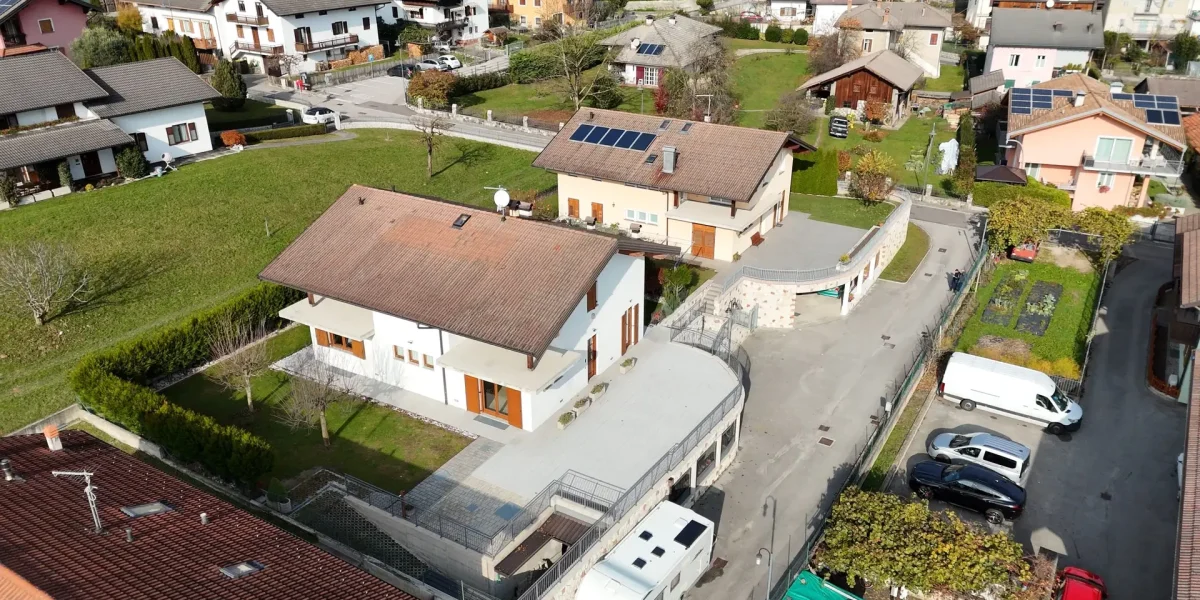 SPLENDIDA VILLA SINGOLA CON AMPI SPAZI E TERRAZZA PANORAMICA