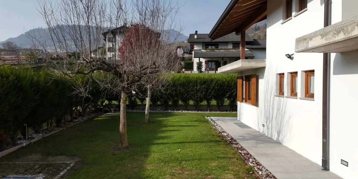 SPLENDIDA VILLA SINGOLA CON AMPI SPAZI E TERRAZZA PANORAMICA