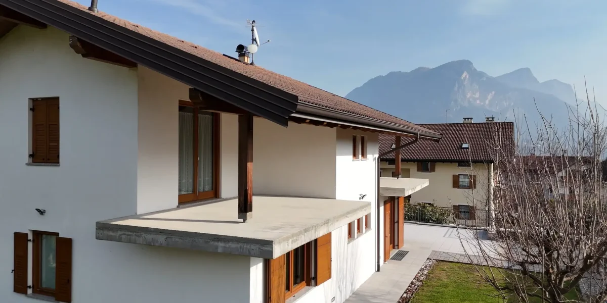 SPLENDIDA VILLA SINGOLA CON AMPI SPAZI E TERRAZZA PANORAMICA