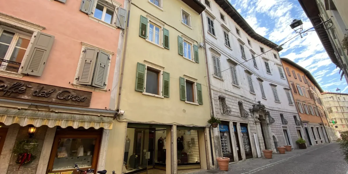 INTERO EDIFICIO NEL CUORE DEL CENTRO