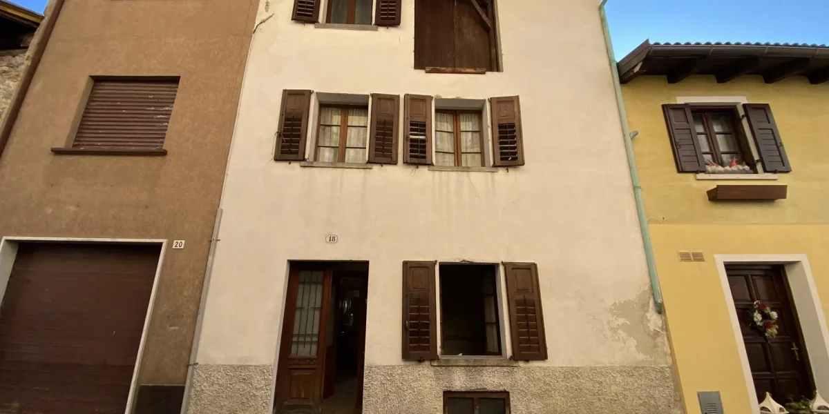 PORZIONE DI CASA TERRA-CIELO