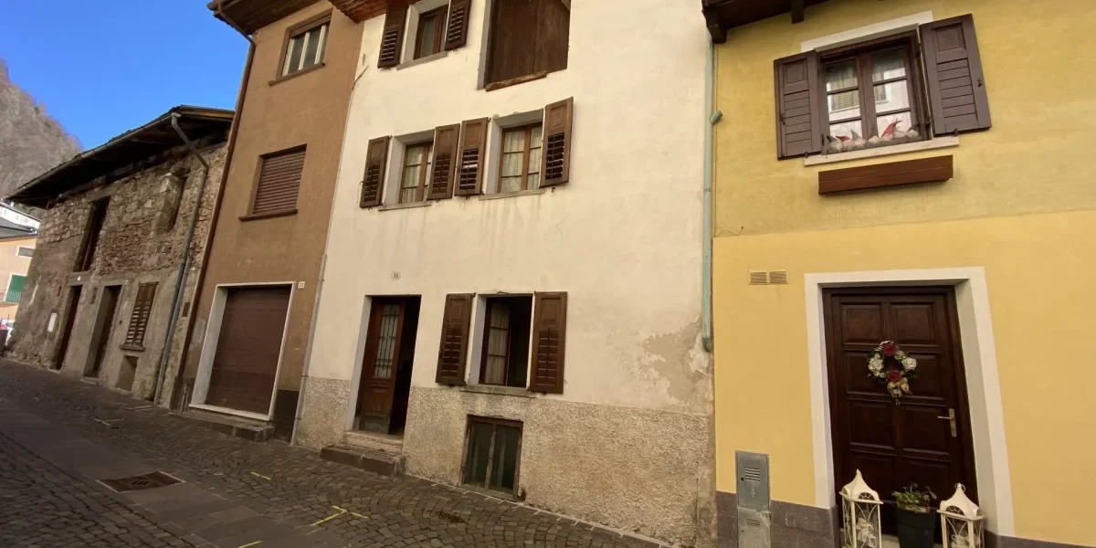 PORZIONE DI CASA TERRA-CIELO