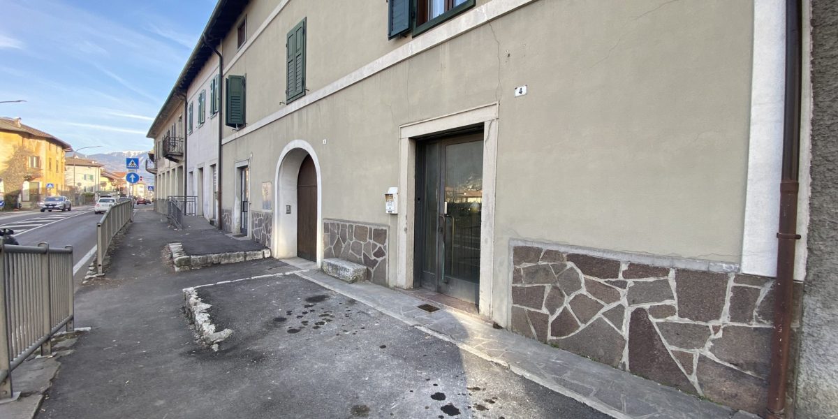 NEGOZIO IN ZONA DI FORTE PASSAGGIO