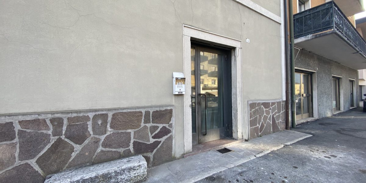 NEGOZIO IN ZONA DI FORTE PASSAGGIO