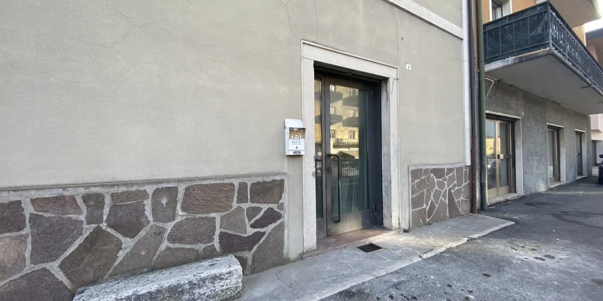 NEGOZIO IN ZONA DI FORTE PASSAGGIO