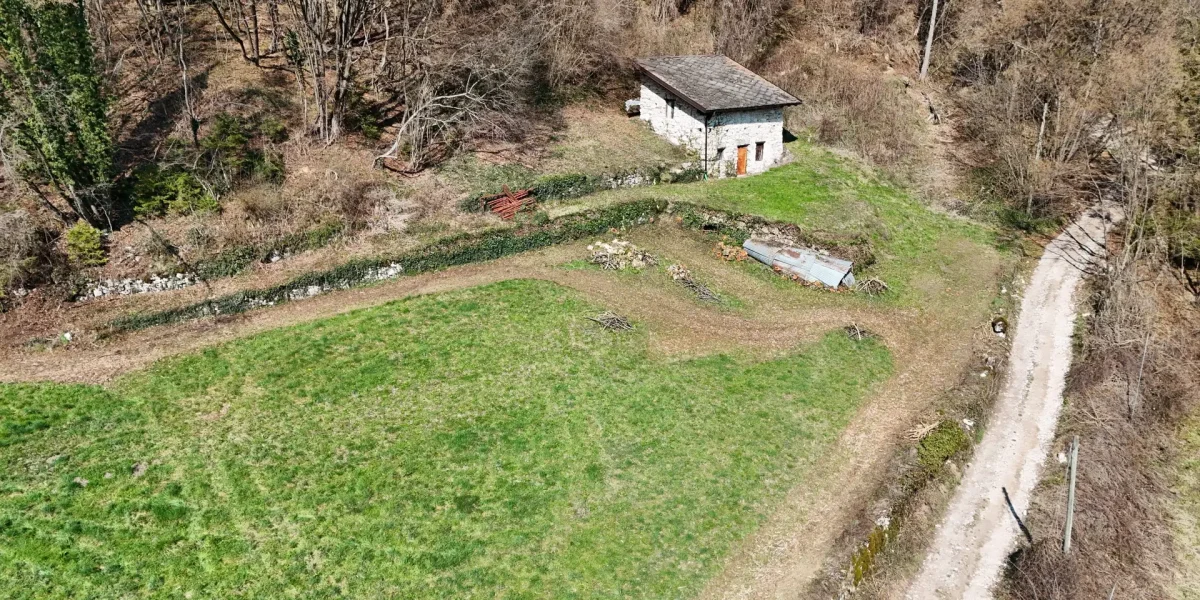 RUSTICO/DEPOSITO CON AMPIO TERRENO