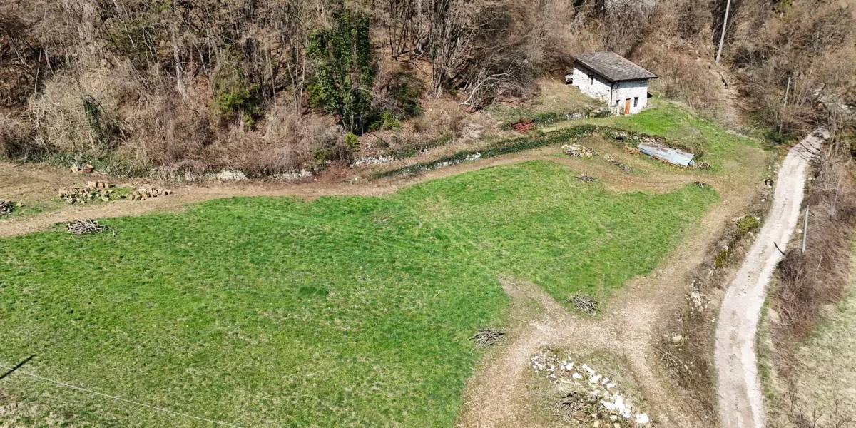 RUSTICO/DEPOSITO CON AMPIO TERRENO