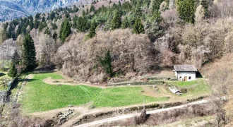 RUSTICO/DEPOSITO CON AMPIO TERRENO