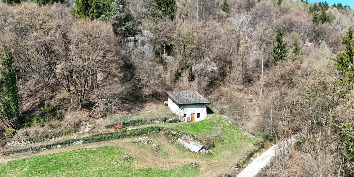 RUSTICO/DEPOSITO CON AMPIO TERRENO