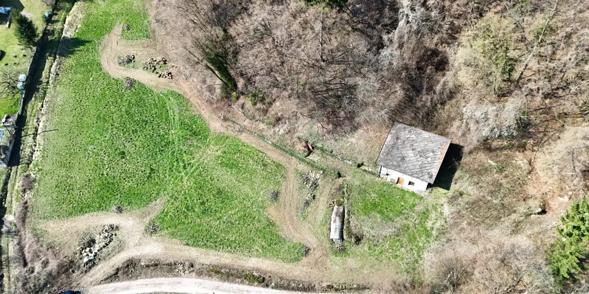 RUSTICO/DEPOSITO CON AMPIO TERRENO