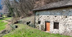 RUSTICO/DEPOSITO CON AMPIO TERRENO