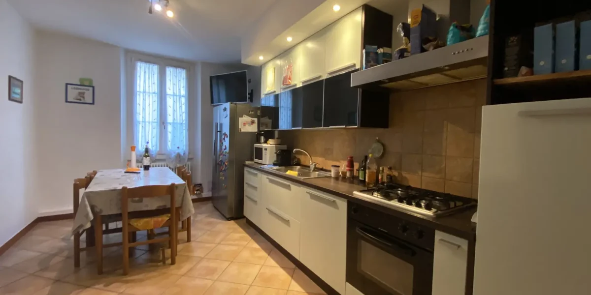 APPARTAMENTO DI AMPIA METRATURA IN PIENO CENTRO