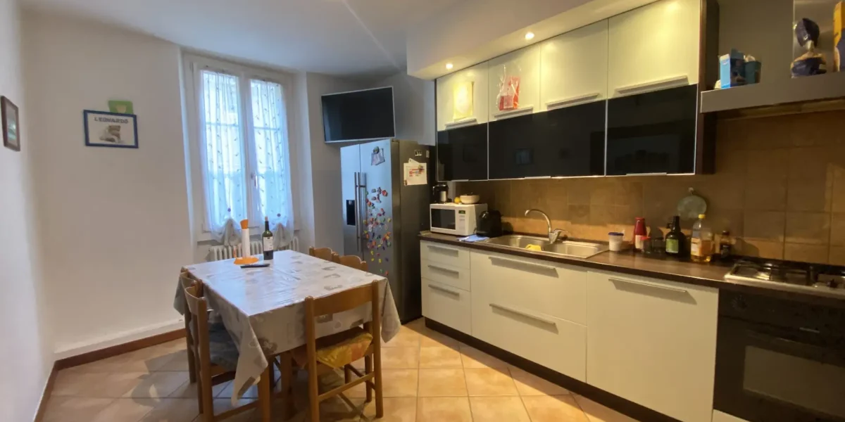 APPARTAMENTO DI AMPIA METRATURA IN PIENO CENTRO