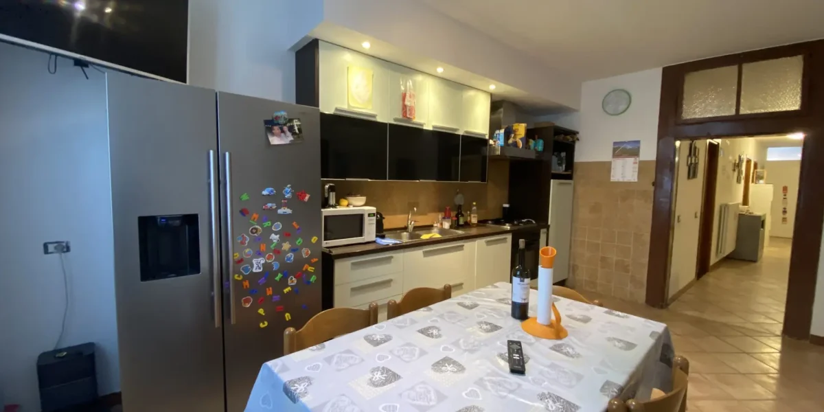 APPARTAMENTO DI AMPIA METRATURA IN PIENO CENTRO