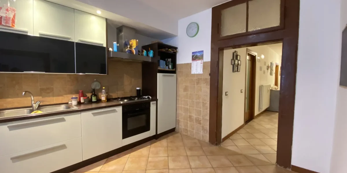 APPARTAMENTO DI AMPIA METRATURA IN PIENO CENTRO