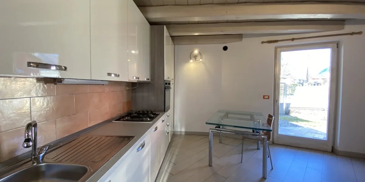 APPARTAMENTO TRILOCALE CON GIARDINO ESCLUSIVO