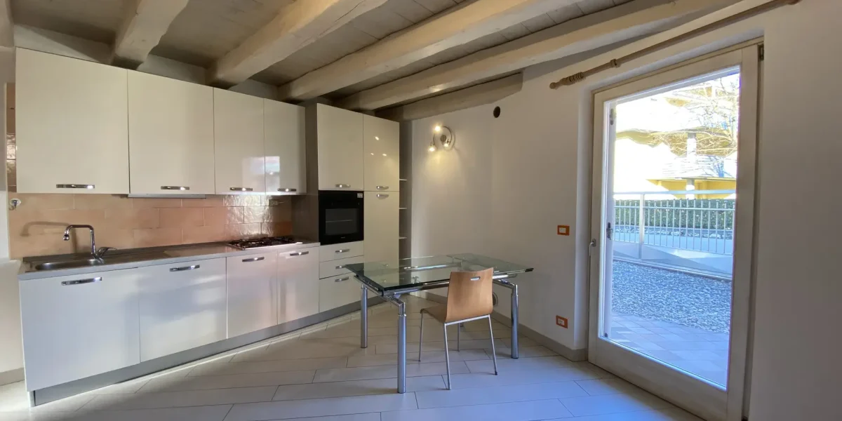 APPARTAMENTO TRILOCALE CON GIARDINO ESCLUSIVO